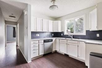 3619 Centre B St NW in Calgary, AB - Building Photo - Building Photo
