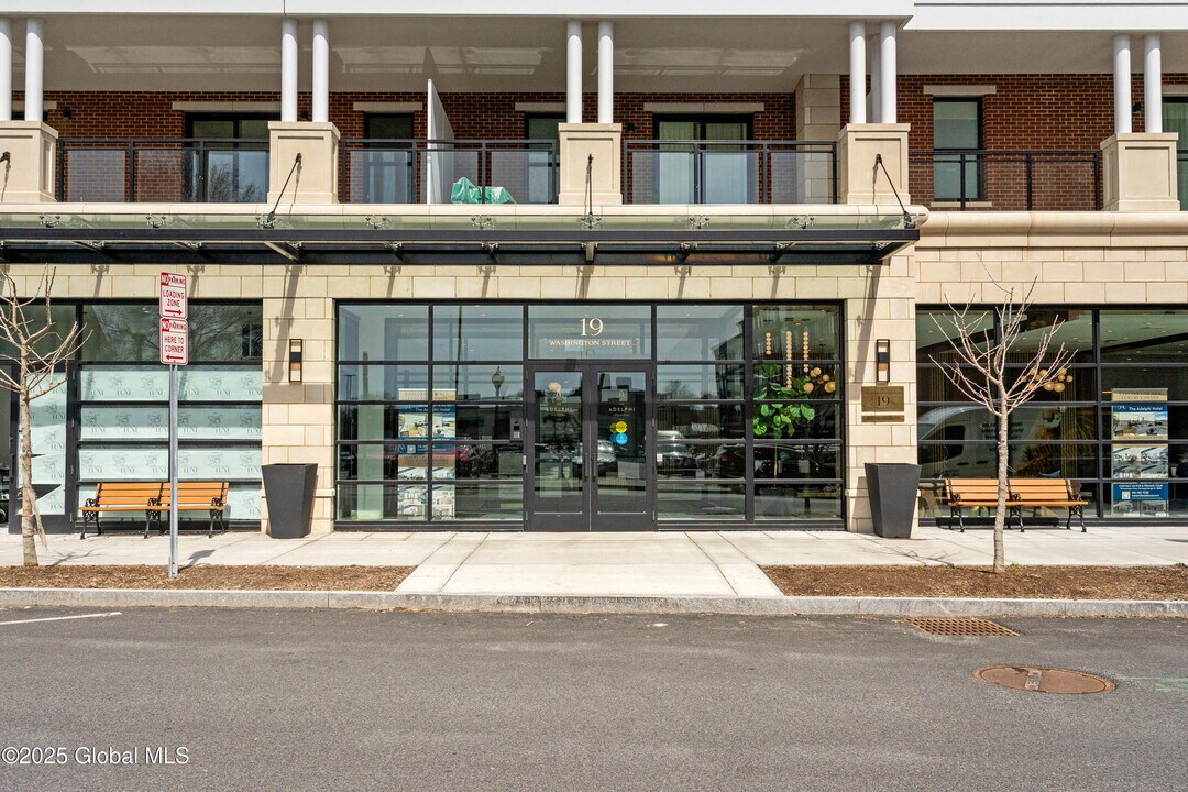19 Washington St in Saratoga Springs, NY - Building Photo