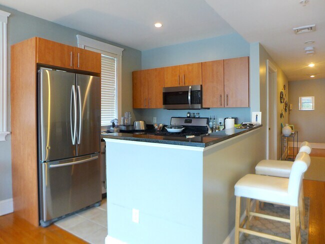 290 Foster St, Unit 5 in Boston, MA - Foto de edificio - Building Photo