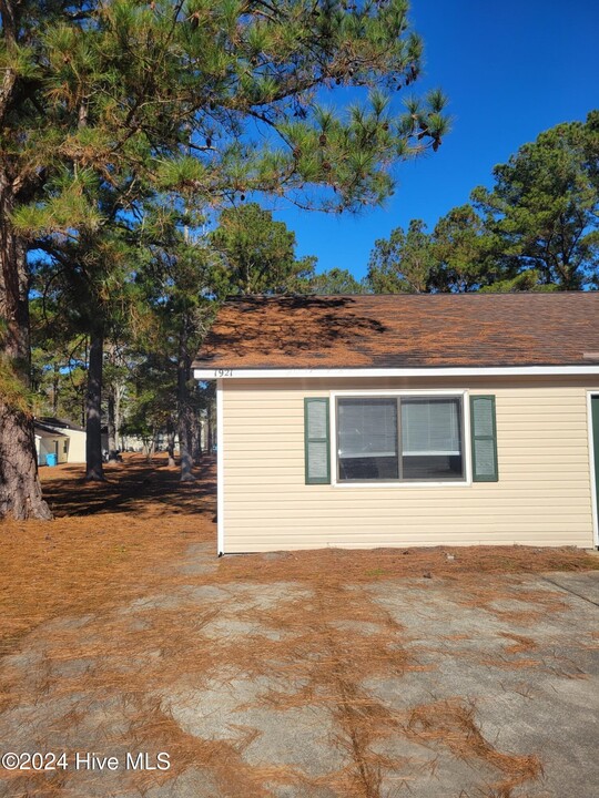 1921 Countrywood Blvd in Jacksonville, NC - Building Photo