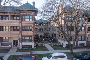 931-949 E Hyde Park Blvd Apartments