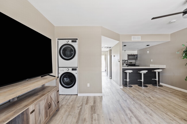 7436 E Chaparral Rd, Unit 205b in Scottsdale, AZ - Building Photo - Building Photo