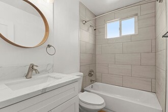 Esmeralda in Los Angeles, CA - Foto de edificio - Interior Photo