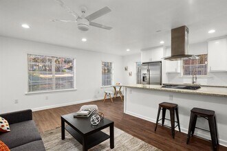 301 E 33rd St in Austin, TX - Building Photo - Building Photo