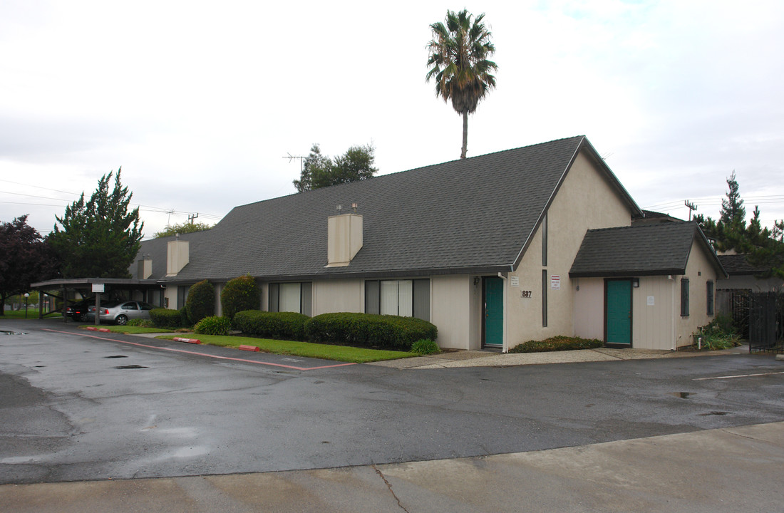 Swanston Park Townhomes in Sacramento, CA - Foto de edificio