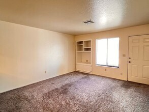 8205 Laborough Dr in Bakersfield, CA - Building Photo - Building Photo