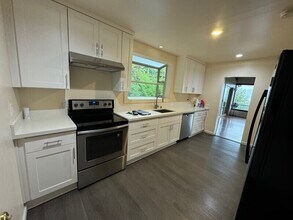 9803 Rainier Ave S in Seattle, WA - Building Photo - Building Photo