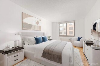 2 S End Ave in New York, NY - Building Photo - Building Photo