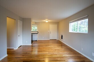 5025 S Corbett Ave in Portland, OR - Building Photo - Building Photo