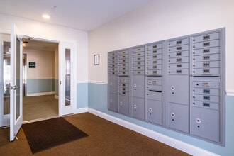 175 James St in Worcester, MA - Foto de edificio - Interior Photo