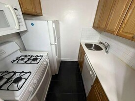 83-33 118th St in Queens, NY - Building Photo