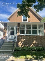 923 Court St in St. Joseph, MI - Building Photo