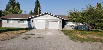 525 W Twilight Ct in Coeur d'Alene, ID - Building Photo