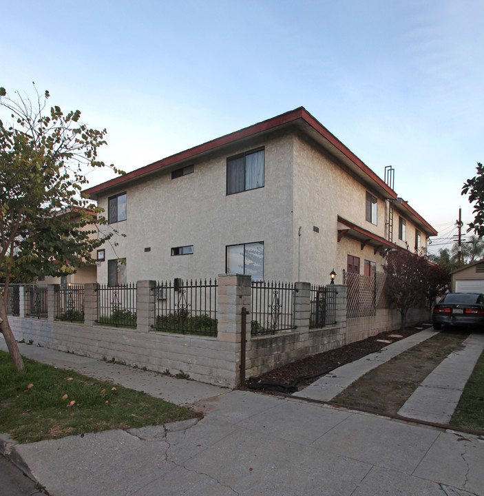 5217 Meridian St in Los Angeles, CA - Building Photo