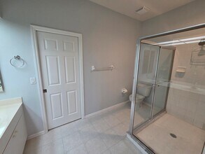 14201 Patty Berg Dr, Unit Apt 203 in Ft. Myers, FL - Foto de edificio - Building Photo