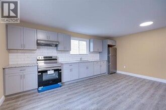 653 BRIDGE in Windsor, ON - Building Photo - Building Photo