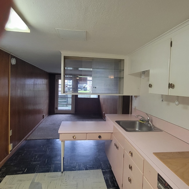 636 W Madrone St in Roseburg, OR - Building Photo - Building Photo