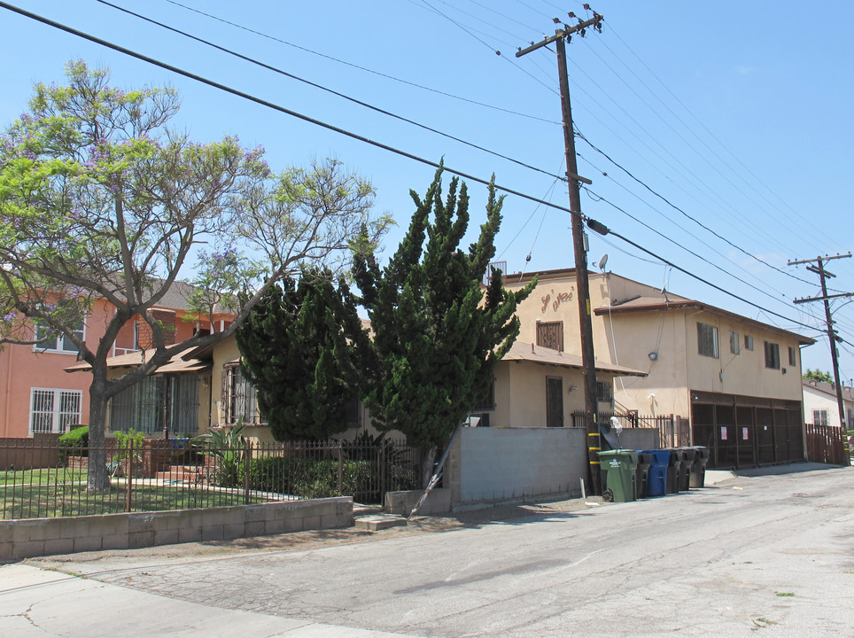 8611 S 5th Ave in Inglewood, CA - Building Photo