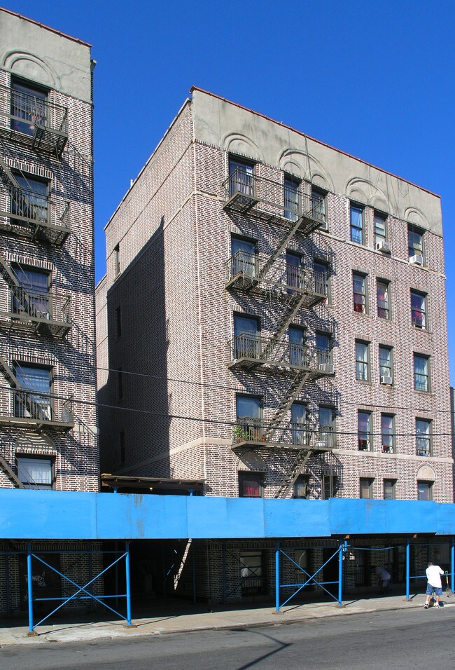 806-808 E 175th St in Bronx, NY - Foto de edificio - Building Photo