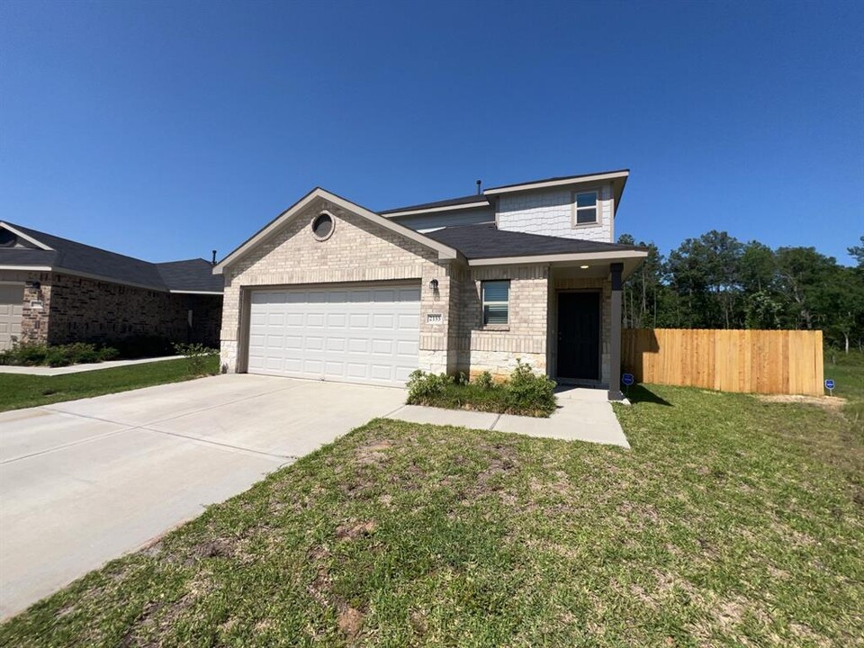 2155 Twisted Cedar Ct in Conroe, TX - Foto de edificio