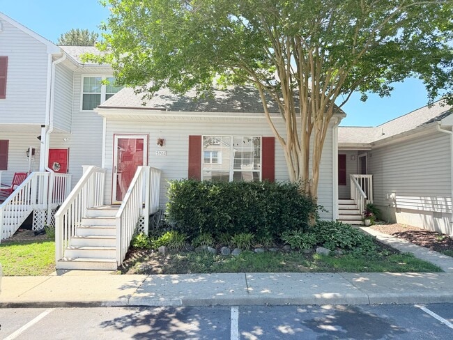 5302 Aden Ct