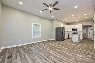 117 W Henderson St in Salisbury, NC - Foto de edificio - Building Photo