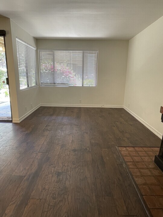 16211 Downey Ave in Paramount, CA - Building Photo