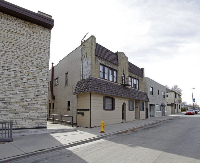 5101-5105 W National Ave in West Milwaukee, WI - Building Photo - Building Photo