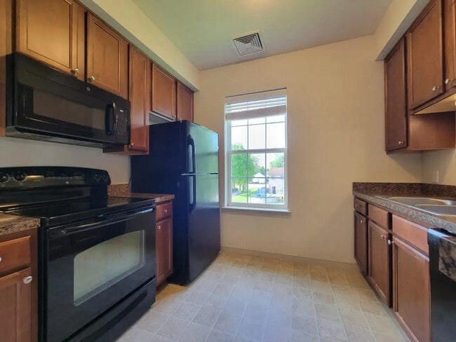 2028 Shady Oak Dr in Mount Joy, PA - Building Photo - Building Photo