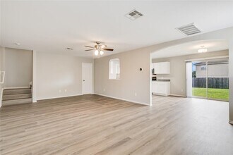 202 Woodley Rd in Leander, TX - Foto de edificio - Building Photo