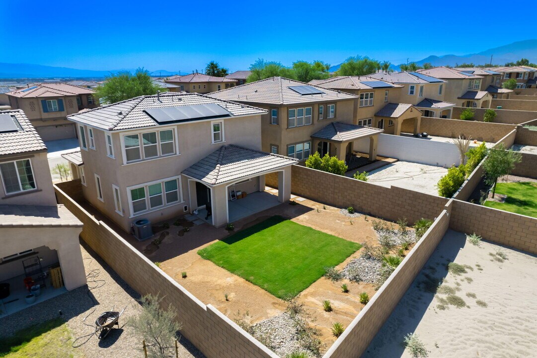35393 Sereno Ln in Palm Desert, CA - Building Photo