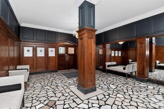 301 W 10th St in Charlotte, NC - Foto de edificio - Building Photo