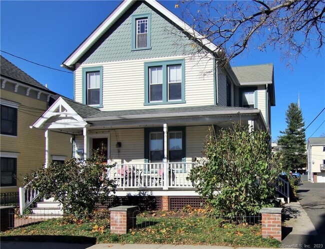 11 Dolsen Pl in Stamford, CT - Building Photo - Building Photo