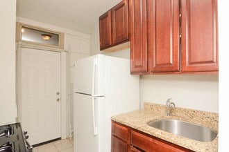 543 W Surf in Chicago, IL - Building Photo - Building Photo