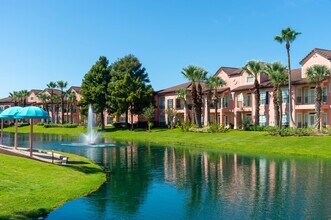 Las Palmas in Houston, TX - Foto de edificio - Building Photo