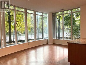 215 Fort York Blvd in Toronto, ON - Building Photo - Building Photo