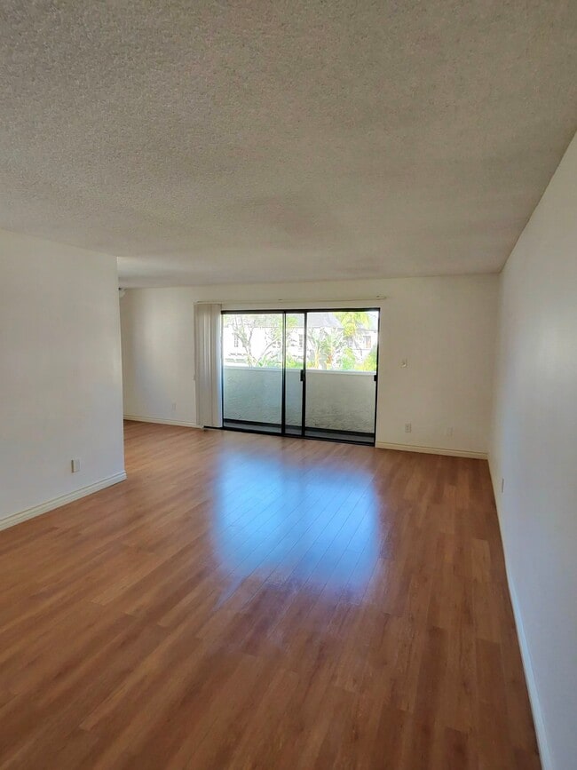 135 N Swall Dr, Unit 104