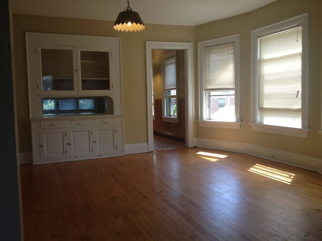 2916 N Cramer St, Unit Upper in Milwaukee, WI - Foto de edificio - Building Photo