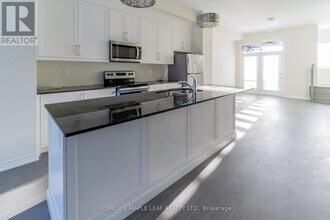 94 Golden Trail in Vaughan, ON - Building Photo - Building Photo