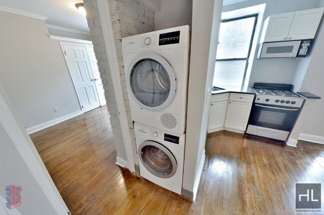 E 13TH ST., Unit 5 in New York, NY - Building Photo - Building Photo