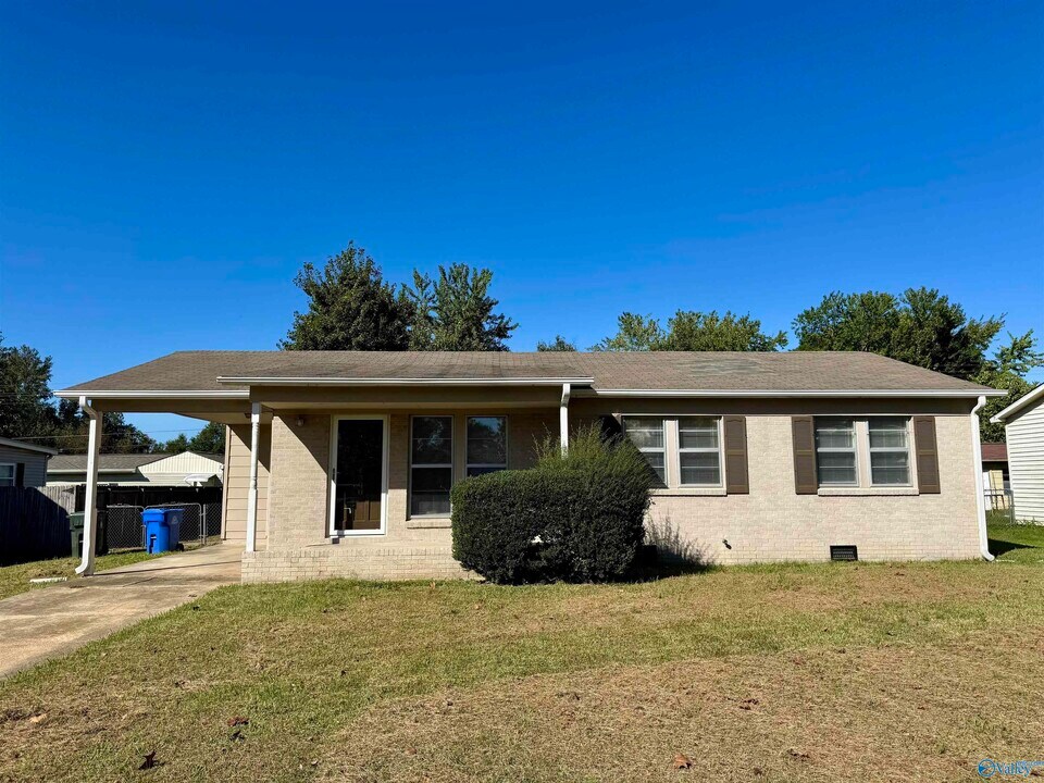 1300 7th Ave in Athens, AL - Foto de edificio