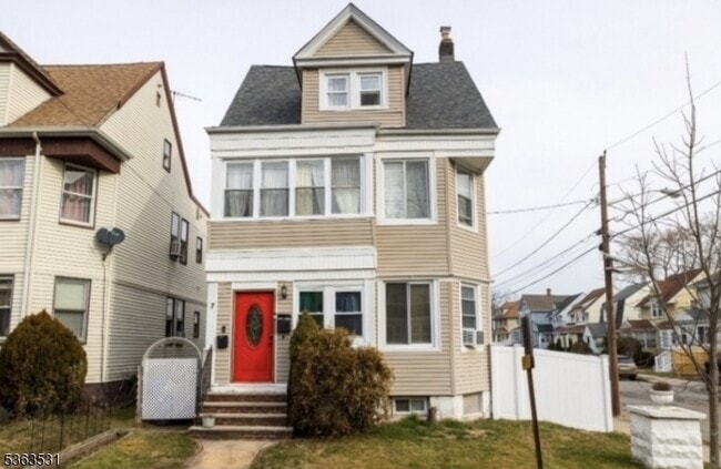 7 Meeker St