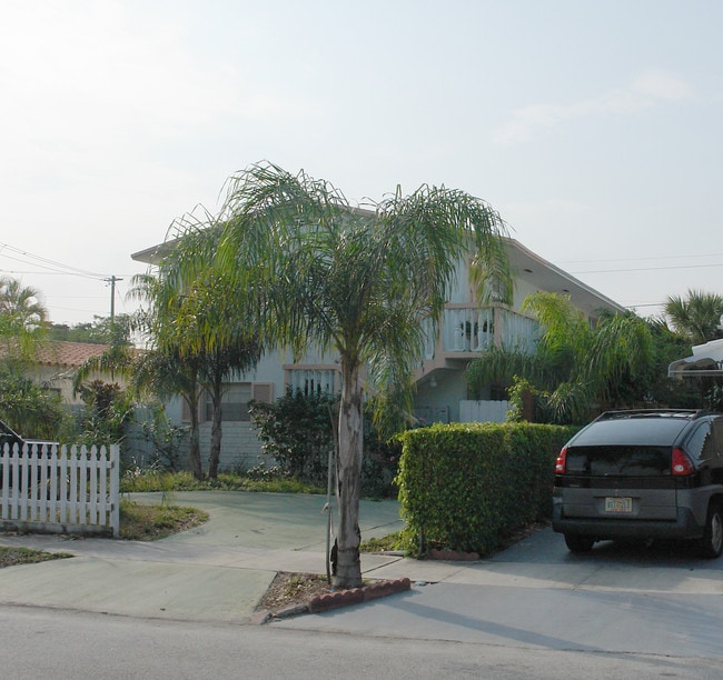 2008 Pierce St in Hollywood, FL - Building Photo - Building Photo