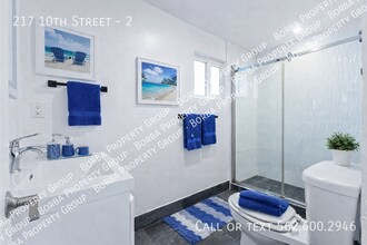 217 10th St in Seal Beach, CA - Building Photo - Building Photo