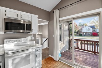 9592 Maple Way in Indianapolis, IN - Building Photo - Building Photo