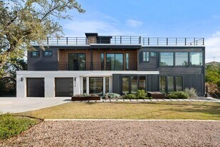 8610 Grandview Dr in Jonestown, TX - Building Photo