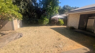 6851 Albury St in Citrus Heights, CA - Building Photo - Building Photo