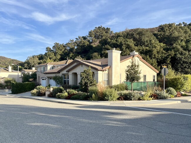 3998 Mountain Creek Dr in Thousand Oaks, CA - Foto de edificio - Building Photo