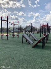 231 N Broadway Dr in Farmington, AR - Foto de edificio - Building Photo