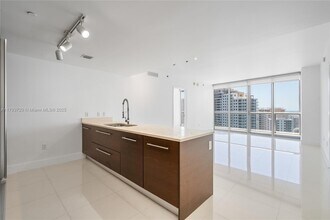 475 Brickell Ave, Unit 2607 in Miami, FL - Building Photo - Building Photo